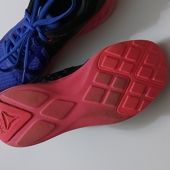 Reebok running shoes, size 4, blue black and pink, great condition. - Picture 2 of 4